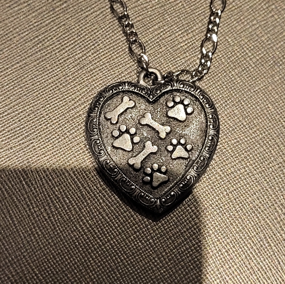1928 PEWTER HEART PAWS AND BONES NECKLACE 28 IN. - Picture 3 of 10
